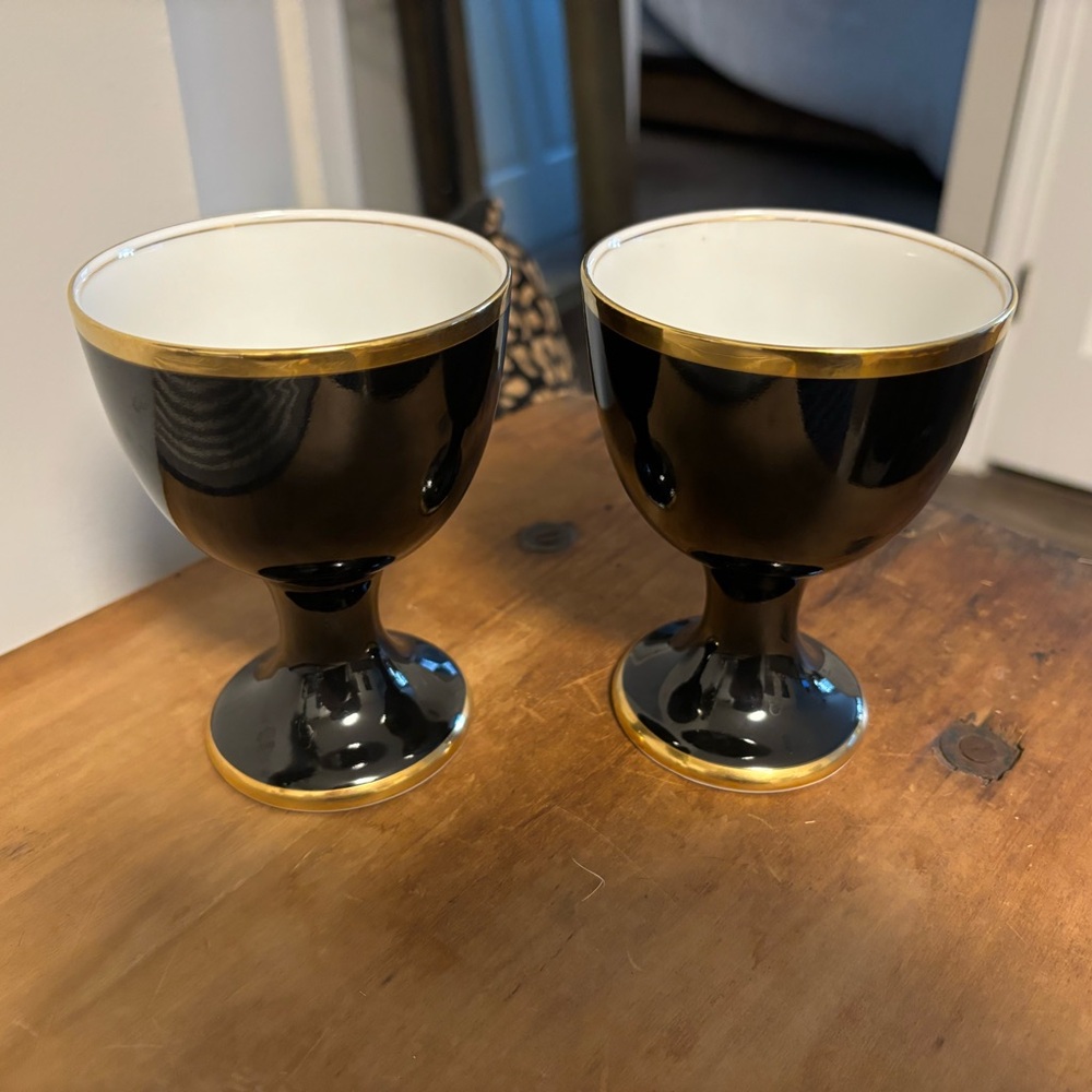 A pair of Fitz and Floyd black and gold goblets